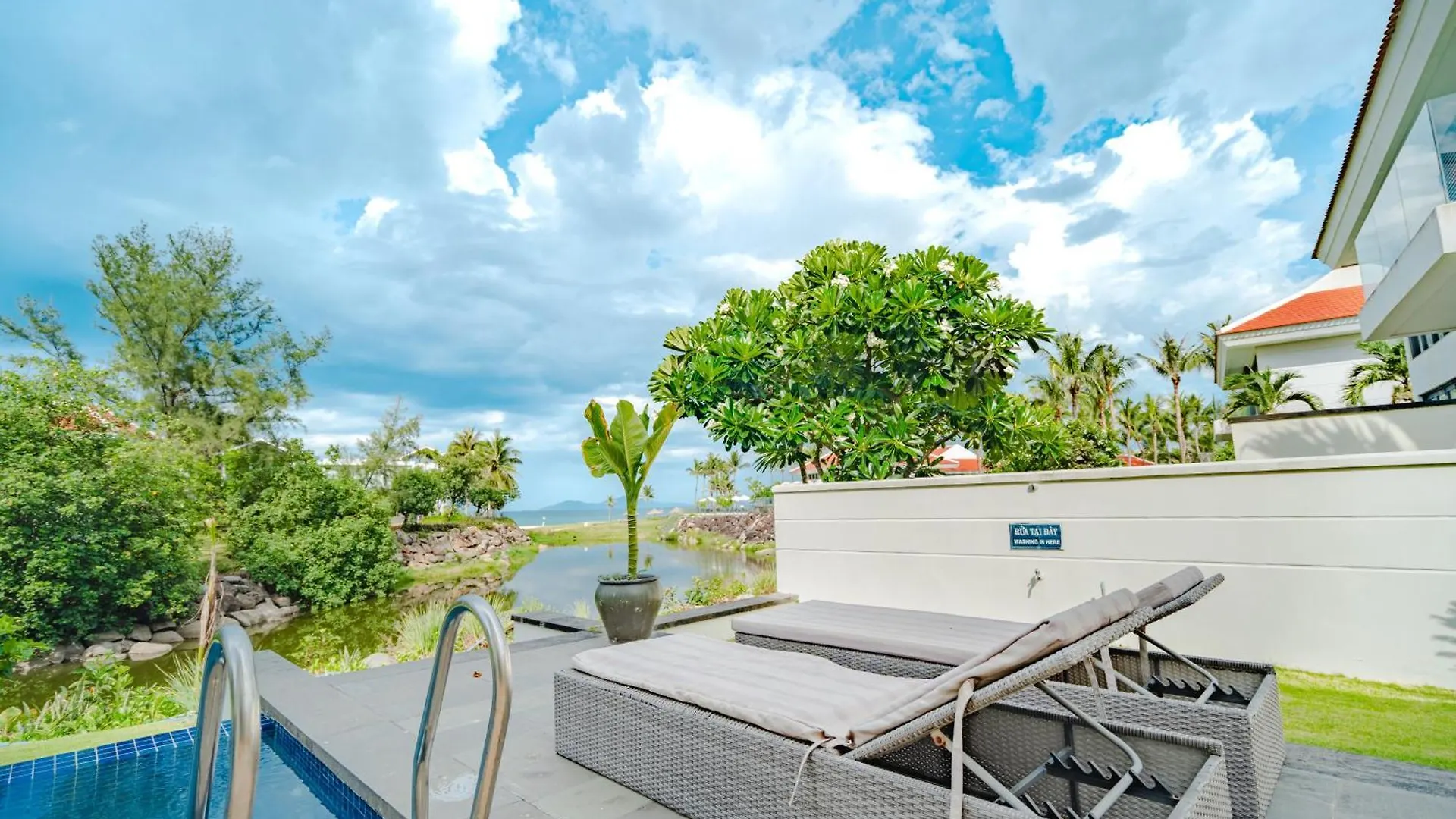 Ocean Villas Beach Resort Da Nang