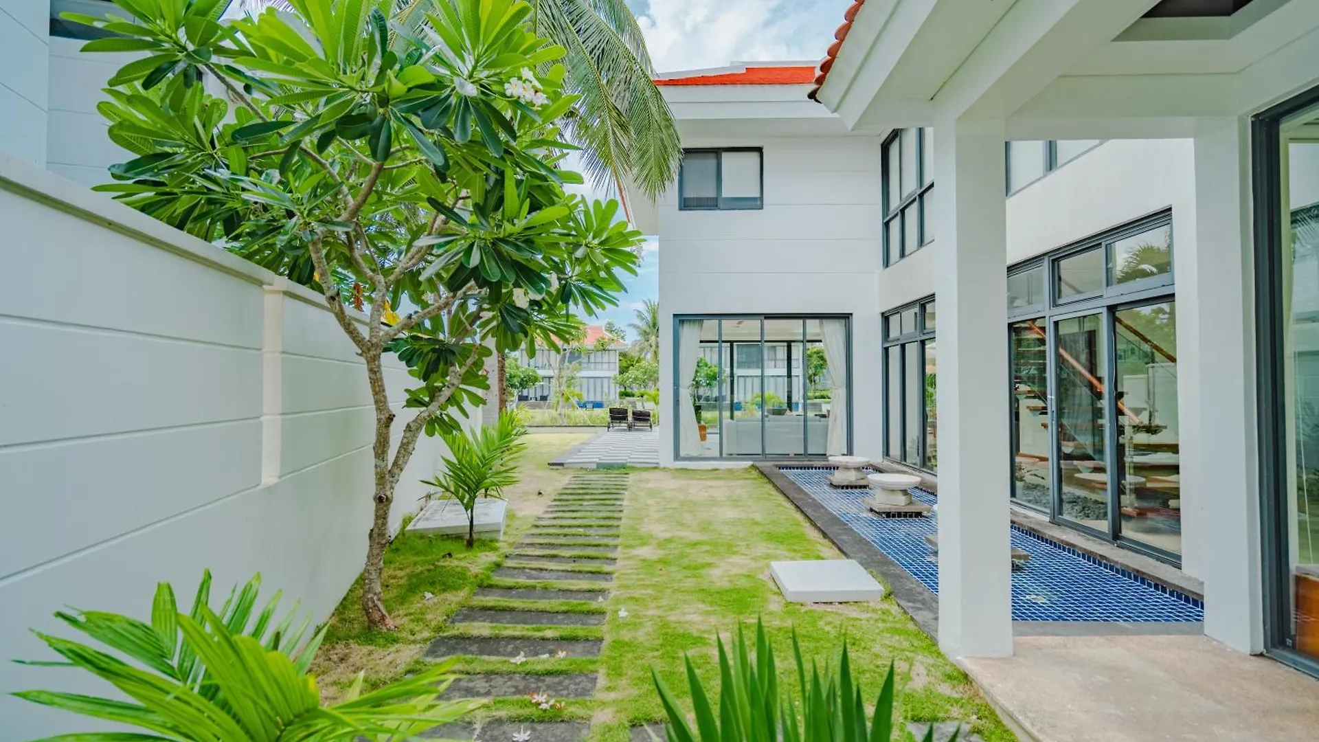 Ocean Villas Beach Resort Da Nang