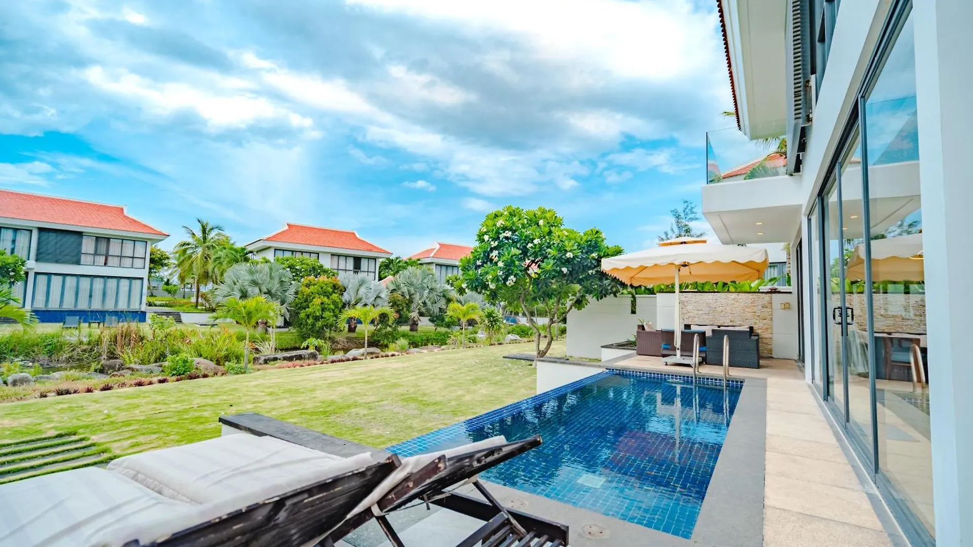 Ocean Villas Beach Resort Da Nang 0*,