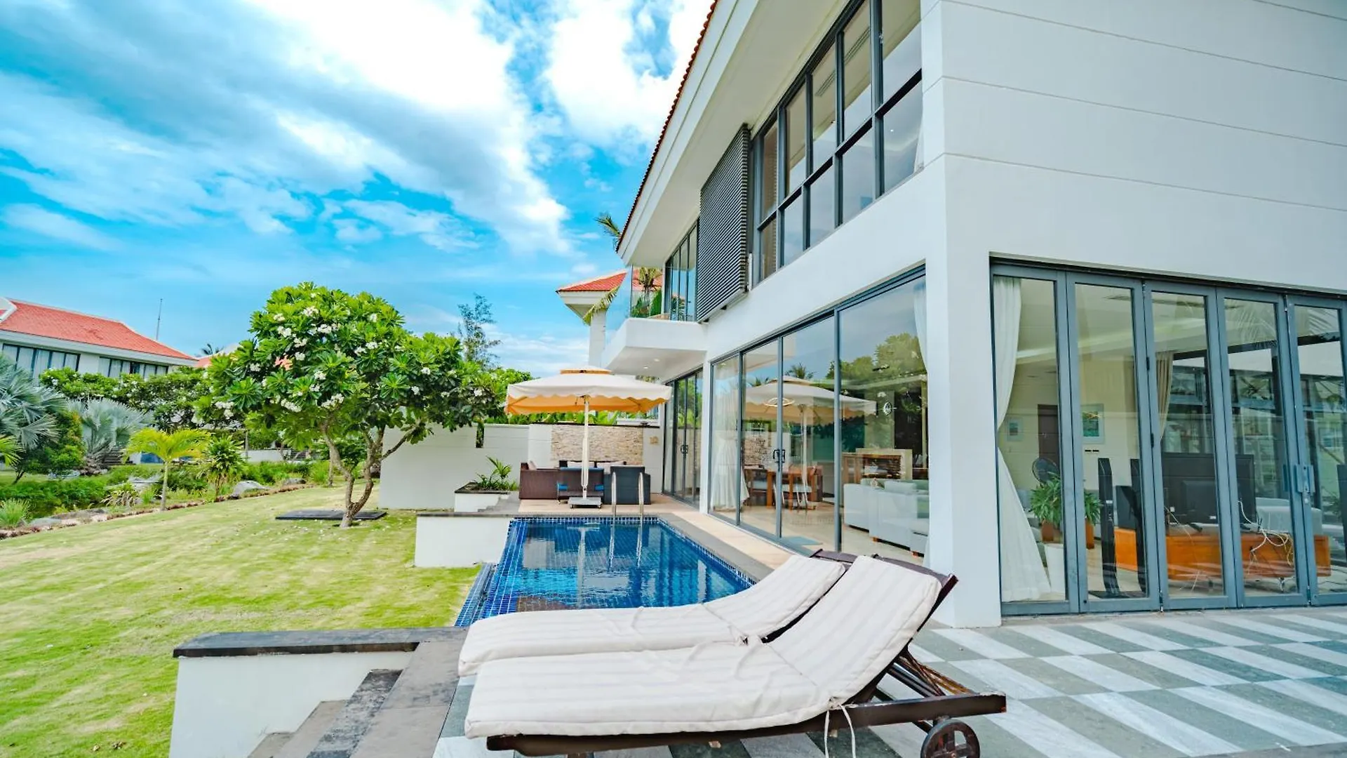 Ocean Villas Beach Resort Da Nang