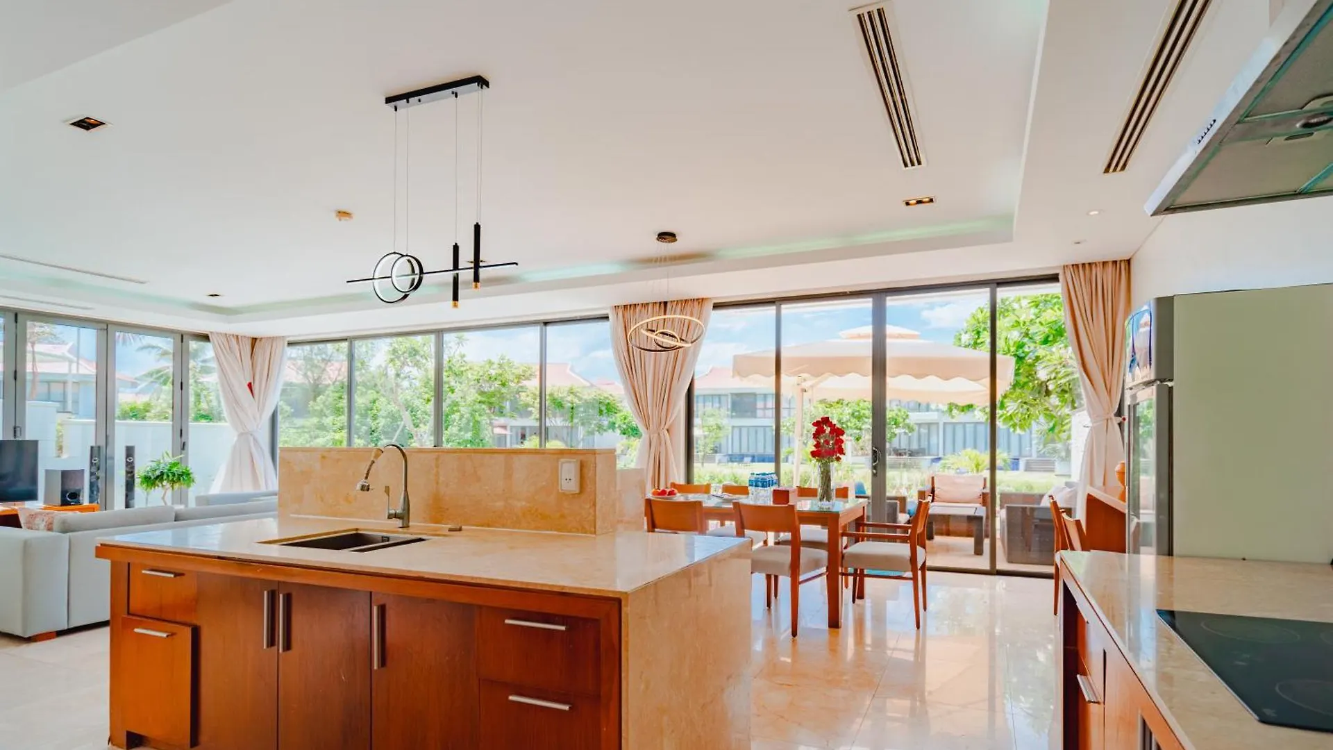Ocean Villas Beach Resort Da Nang